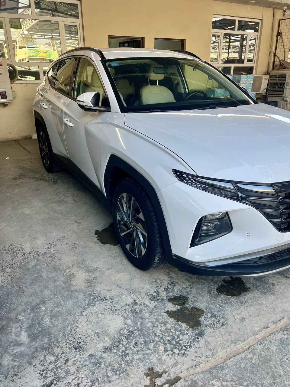 السلام عليكم توسان موديل 2024 خليجيه 
السياره كفاله عامه معروفه مواصفات ال 2024 فووووووول للأخير كشنات كهربائيه بصمه تشغيل عن بعد بيه اهواي مواصفات 
ماشيه45 الف زيرو على الشركه 
رقم بغداد الجديد 
سعره السيارة بلاش وبلعافيه الي ياخذه الف عافيه 
سعر 215 وبيه مجال للطيبين 
اي استفسار *********** غيث الحميري حيااااااااكم الله
