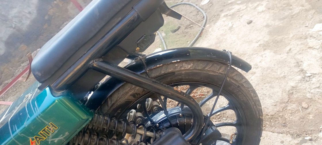 دراجة شحن كبيره نضيفه جدا   الطفل صغير وهي كبيره لذلك نويت ابيعها  550 سعرها ما مشتغله هواي ايام وخفنه عليه    حله قرب سيطرة الاثار  ***********
