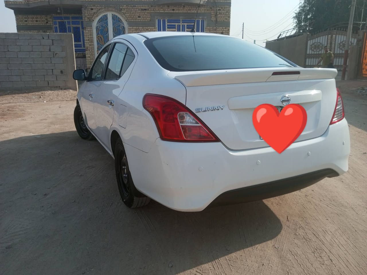 سلام عليكم 
نيسان صني هندي ام البليته الزركه مديل 21 
السياره نضيفه استعمال شخصي السياره كفاله كير مكينه ما عدا طخه خفيفه كلش باب الي خلف السايق بدون صبق بدون دواخل يعني شون الرصعه صايره ماشيه 73 الف 
الشراي يتصل وبالخدمه 
***********
