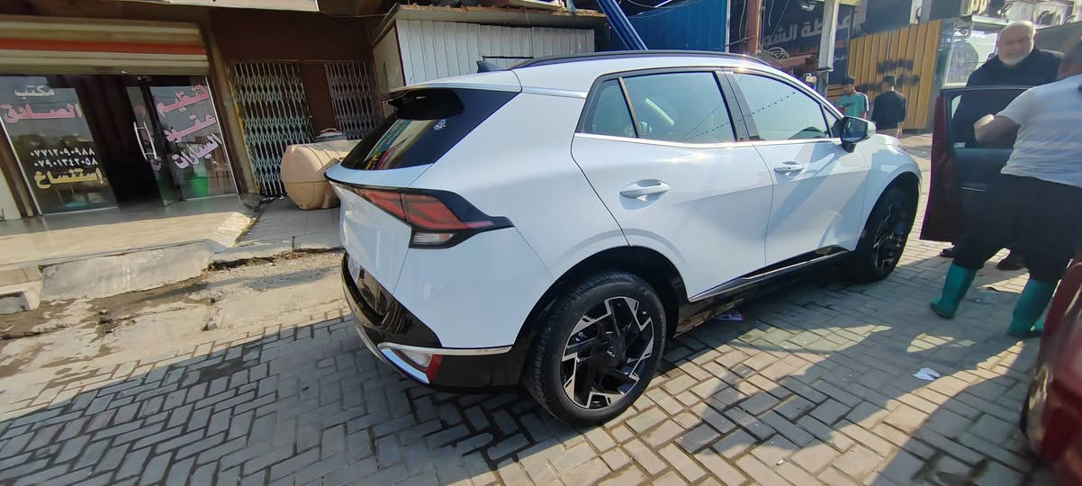 سلام عليكم سبورتج موديل ٢٠٢٤ خليجي سياره مقفوله قفاله عامه ماشيه ١٦ الف فول مواصفات رقم بغداد بسمي ***********
