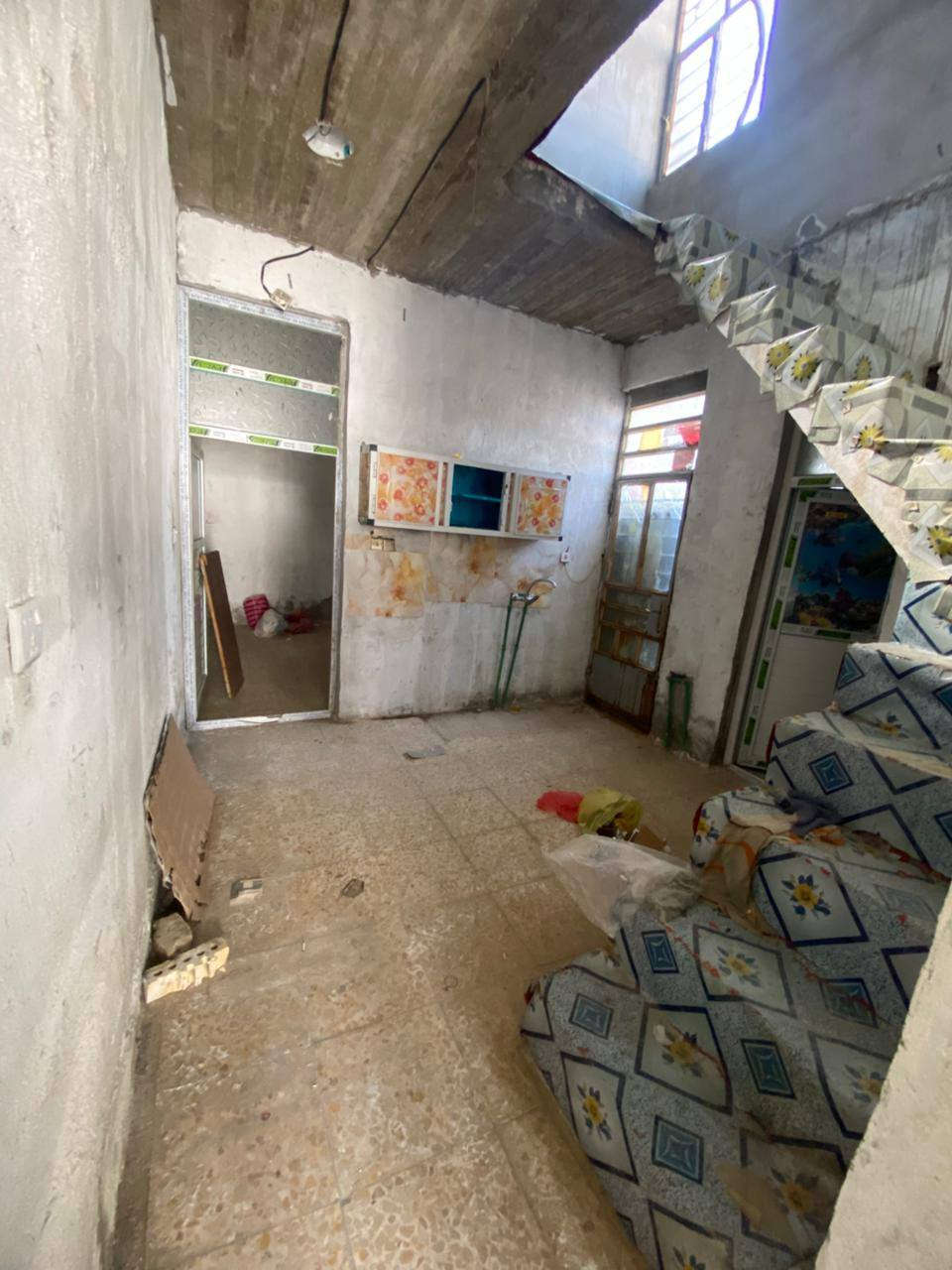 بيت مساحة 50 متر للبيع منطقة الانتصار مقابيل مستشفى حماد شهاب
_ عقد 17 زراعي سكني 

_ يحتوي على غرفة مطبخ استقبال خدمات 

_ نقص فقط سيراميك

_ بيت كامل مجاري تبليط كهرباء ماء

_ شارع ابو عمار موقع جميل جدا

_ السعر 25

_ للاتصال على الرقم ***********
