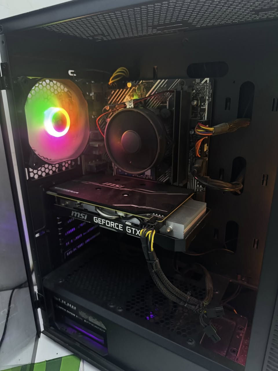 كيس للبيع
المعالج : i5 10400 f
الكارت شاشه : msi 1660 super 6g
الرامات : 16g
مذربورد : h410 asus
الهارد : m.2 250g + hdd 512g

السعر 650 الف 
مكاني بغداد 
***********
