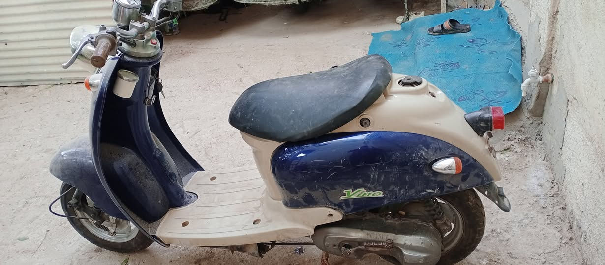 دراجه عبد الحليم فحل تخبل كلهه كامله مابيهه اي نقص بس متروكه تقريبا سنه كامله هسه تشتغل وتطفه ع حطتهه للبيع 
السعر 200 
رقم ***********
