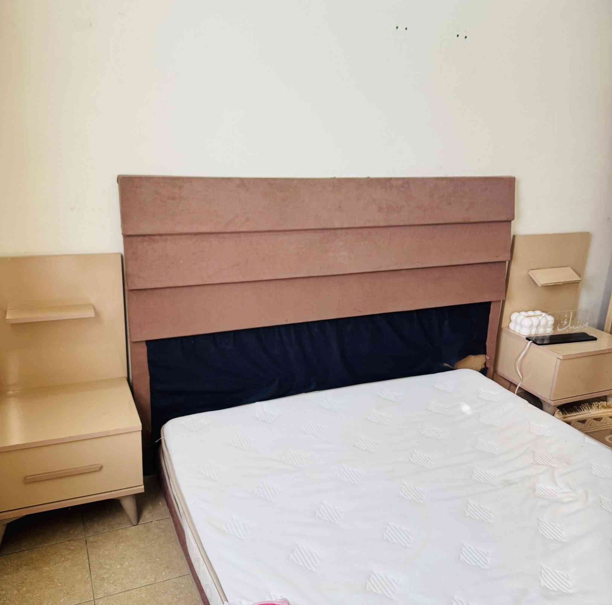 ‎ سلام عليكم
غرفه نوم خمس قطع للبيع بيها أضرار بسيطه سعرها ٢٠٠ ألف موقع بسمايه B
والدوشك هم للبيع جديد استمعال شهرين بسعر ١٢٥


**إذا كنت صاحب هذا الإعلان وتريد حذفه لأي سبب، رجاءا أرسل رسالة إلى الدعم الفني**