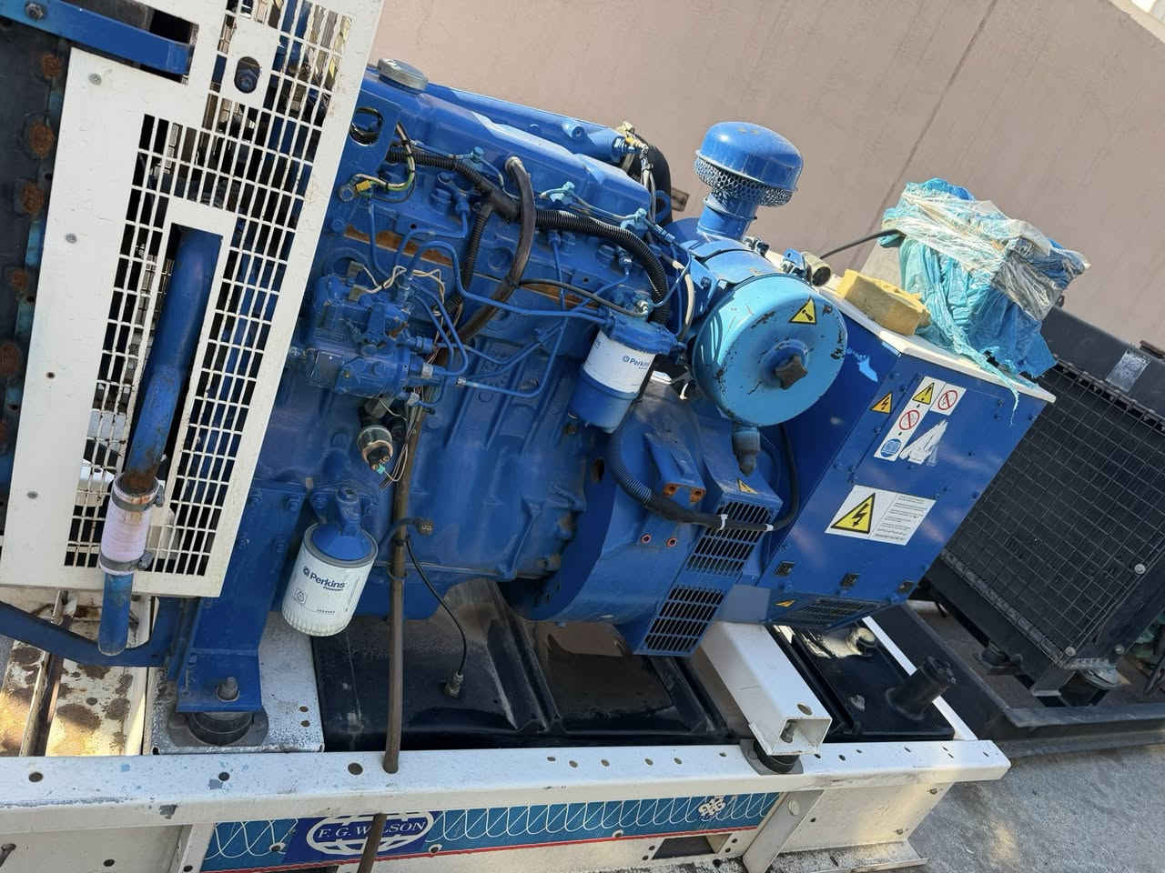 #مولدات 
بيركنز 4 سلندر حجم 98 ملم عادي جديد اخو زيرو 
برغي مامفتوح منه شرط الشغل والحمل 
نظام اوتو + نظام حمايه 

‏📍التوليد 45 kva 
📍السعر خاص او اتصال بالرقم التالي 

العنوان أربيل الصناعه الجنوبيه 
للاستفسار الاتصال +واتساب (***********)يوجد توصيل لجميع المحافظات
