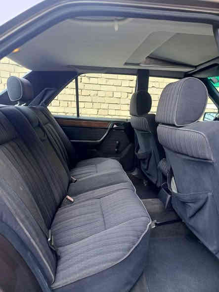 السلام عليكم مارسيدس دب 300 للبيع موديل 91 اصل السياره مكفوله كفاله عامه مصبوغه للجماليه فقط السياره على وظع الشركه مكينه وكير جدد تبريد منظومه جديده كهربائياتها كلها شغاله سلايت شغال تخم تاير حداديه جديده يعني السياره على وظع الشركه رقمها بغداد انكليزي بسمي السعر 95 وبيها مجال مكاني بغداد العبيدي وهاذا رقمي***********
