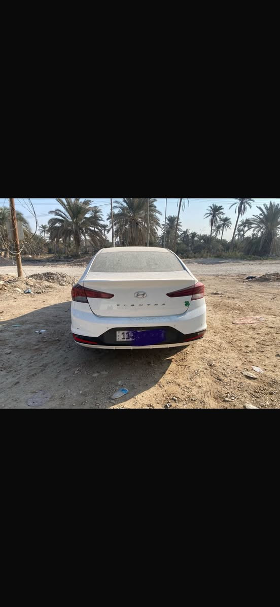 السلام عليكم
النترا موديل 20 خليجي رقم بغداد دولي بسمي فول واحد على واحد بيها صبغ محدد ب الصوره 
مكانها النجف 
السعر 148 
***********
