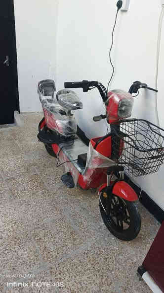 *********** السلام عليكم ما طول للبيع عمر 14 اربع بطاريات السعر 175 وفي مجال هذاق
