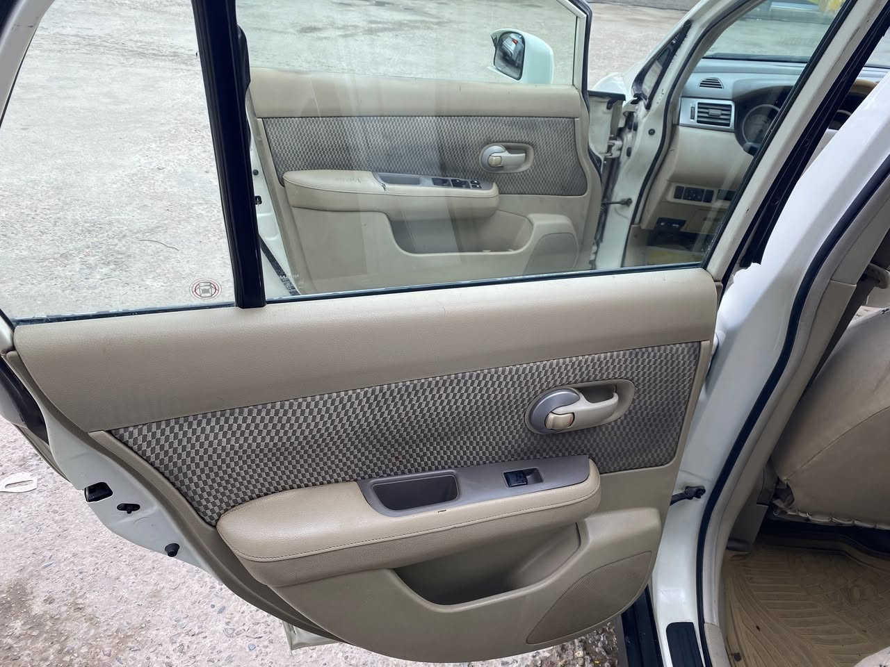 السلام عليكم 
للبيع نيسان تيدا خليـجي 2009 ياباني
رقم بغداد الجديد بأسمي هزه ورقم جديد .
محرك 1600 + كير AT المرغوب . كير محرك مكفول 
تبريد ثلج + تخم تاير جديد + حداديه جديده تخم تاير جديد
كهربائيات بلاديه شرط جاهزه من كلشي 
صبغ بيها ٥ قطع بدون اي دواخل شرط
السعر 75 وبيها مجال شراي تجي تفحص وتقتنع وعيني عيونك
مكان السياره الأنبار الرمادي  ‭٠٧٨١ ٨٨٧ ٤٧٧٣‬
