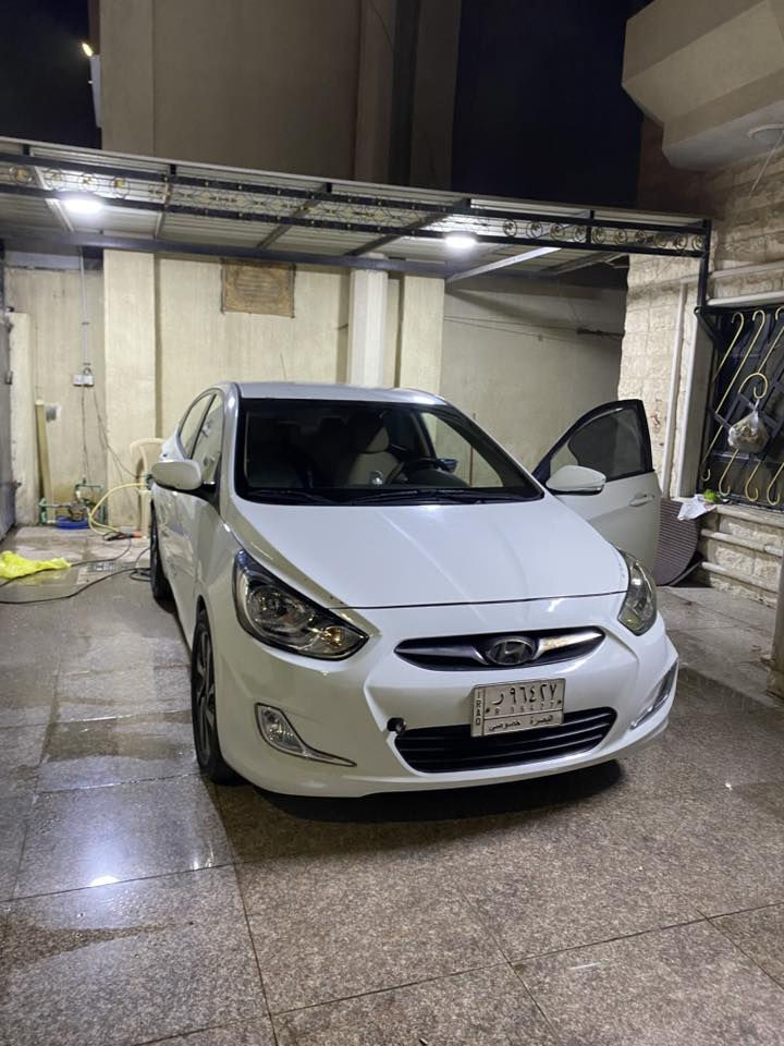 السلام عليكم اكسنت خليجي 2012 بأسمي
بيها طخات بسيطه 
السعر 80 وبيها مجال 
مكاني البصره 
***********
