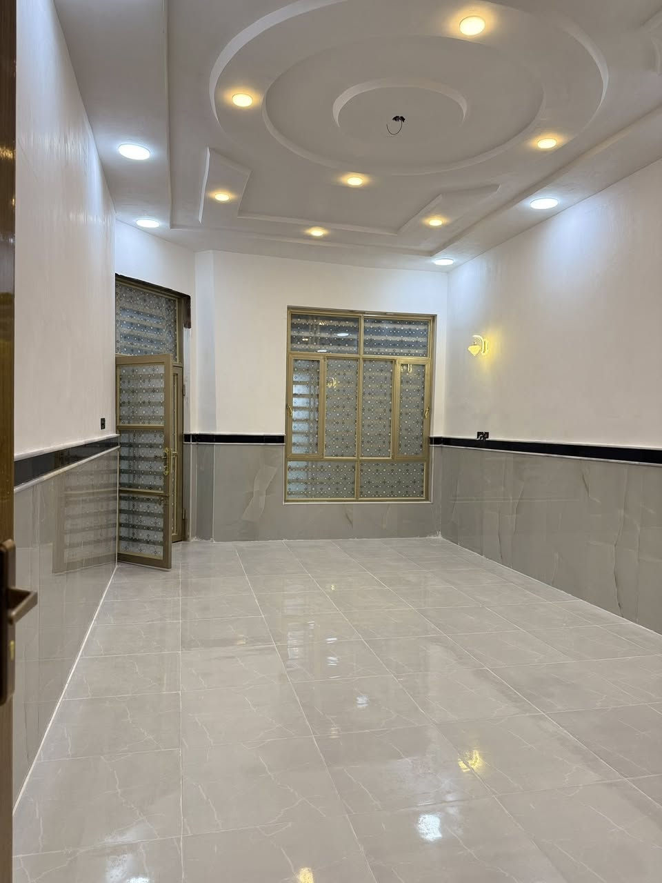 يا الله يا محمد يا علي الدار 🏠 للبيع المساحة 200 متر بناء 🔨 حديث درجة أولى في نهاوند الثالثة 3 قرب المدرسة الوارث لابتداية للا ستفسار وإلا تصال مباشر صاحب العقار ***********
