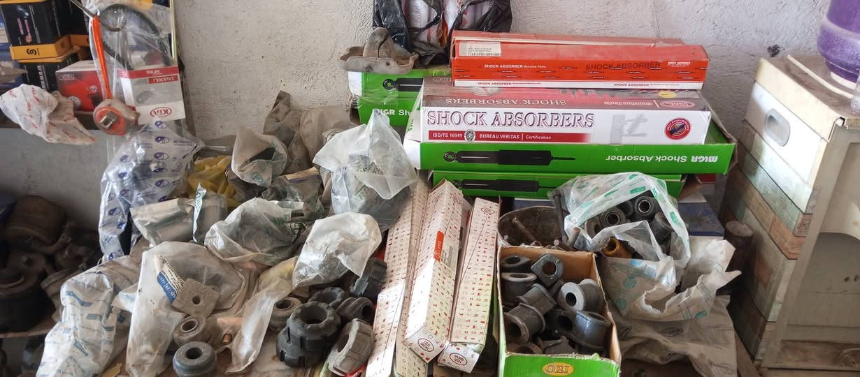 السلام عليكم غراض كيه صدر وسبرنكات 
مع ماطور هواء مكاني بغداد التاجي
جمله  الرقم ***********
