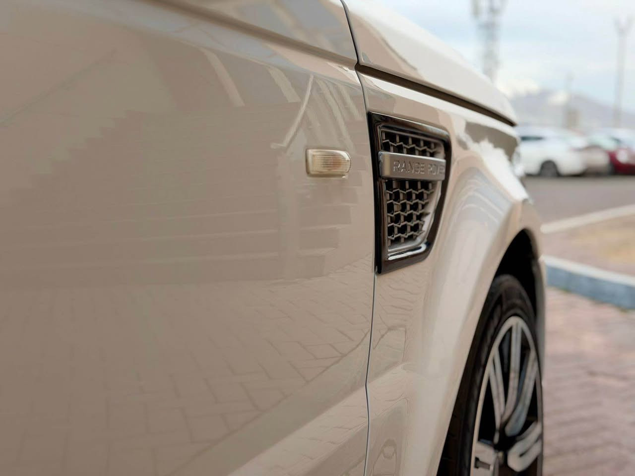 RANGE ROVER HSE 2011

ارخص رانج روفر سبورت 2011 بي العراق بتحدا

سعر جدا جدا مناسب بلاش   (136) ورقه مجال

سياره خليجي صفر شريكه سردار ضمان دولي

8 سلندر بدون سوبر ارخب محرك

فول فول مواصفات 

سلايد  

سياره جكات ٣ وضعيات 

شاشه كاميرا

رادار جانبي 

حساس خلفي امامي

لايتات عدسه زينون بيلادي

دواغل كريمي جديد١٠٠/١٠٠

كشن جلدو كارباوخزن

كشنات تدفيه و تبريد

تحكم ستيرن

ستيرن هيتر

دواغل ١٠٠/١٠٠ 

ماشي ١١٣ الف

بعد مواصفات رانج معروفه.........

________________________________

كير محرك بشرت بدون دوخان بدون بوخار بدون صوت اي مكان عجبتك افحس سياره بشرت ترايي حتي بصره 

_____________________________
بيها ١٢ ورقه ٥٠ دولا غرامه عليها بعد معامله ارجع اليك

سعر سياره بلاش بلاش(136)ورقه مجال ماكو بي سعر ابد

مكان سياره سليماني داخل سليماني

***********

***********

_________________________________

Range Rover Sport HSE 2011    

سعرى مناسبه بلاش 136 ورقه مجال

8 بستون بى سوپر مه رغوب

فول فول موسفات 

سلايد

دبله كانى جوبه به رزو نزم ٣ موده

شاشه و كاميرا

رادارى ئاوينه٠

113 هه زار روشتوه 

سوكان شفط و كاره با

بيش و دوا حاسه 

٤ ده ركا بصمه 

لايد ليد و عه ده سه زينون بيلادي

كشن جلدو كاره با و خزن

كوشن سارد و گه رم

سوكان هيتر و فوليوم

زور مواسفاتى تر ......

_______________________________________

گيرو مه كينه به شه رت  بى نوقسانيه دوكه ل بوخار صه وت به شه رتى فه حس تازه سيرفس تازه كراوه
______________________________
١٢ گه لا ونيو غرامه ى تيايه دواى معامه له دهيگه رينينه وه بوت

سعر(136$$) وه ره قه و مجال بلاش بلاش

شوين :سليمانى

***********

*********** السليمانية, العراق
