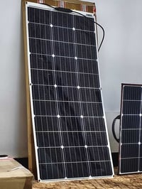 لوحه طاقه شمسيه • ١م×٥٠سم • بغداد