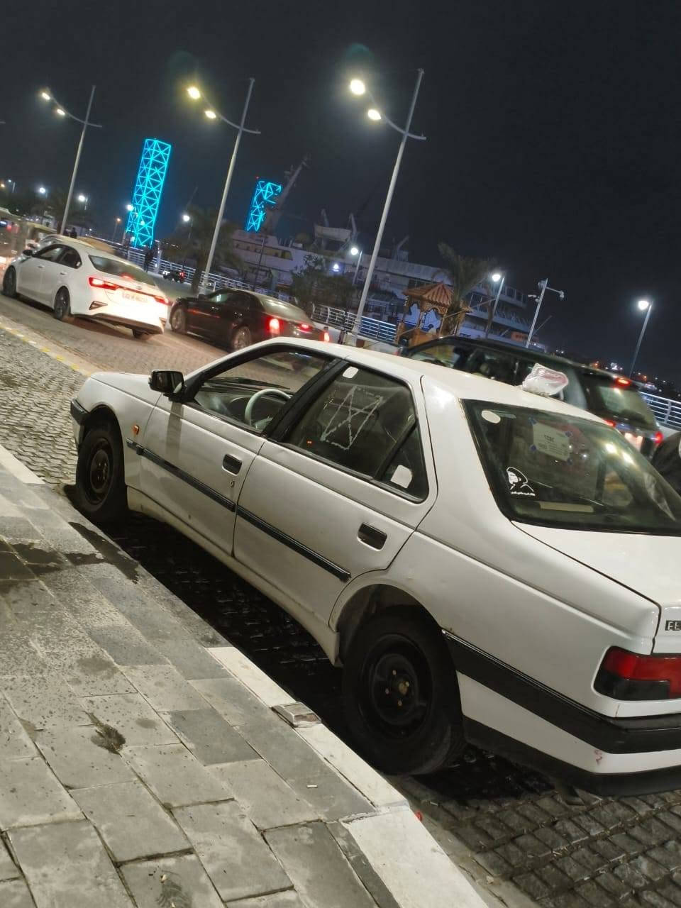 بيجو 405 كير ومكينه خير من الله وتبريد شغال حداديه امام وخلف كله جديد سنويه ساقطه من سنه راعيه موجود ويحول  التواصل واتس  ***********
