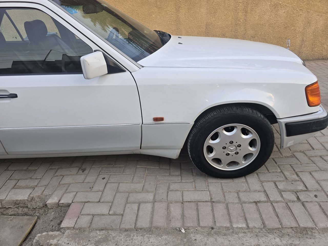 سلام عليكم  مارسيدس دب للبيع @موديل ١٩٩١ بلادي سيارة من محرك ٣٠٠ E وكير بلادي جديدكشنات جلد اسود دبل مروحة تخم تايرات شهرمن بدلته مواصفات شبح بيبان جلد  كهرباء  برده خلفيه مسجل اندرويد
سلايدمواصفات خاصه بل دب رقم بغداد بأسمي رقم الهاتف***********
