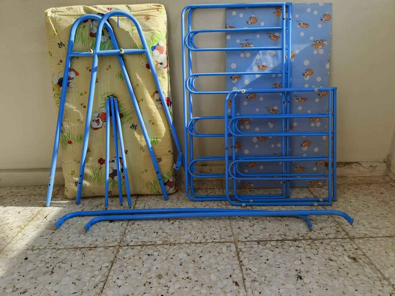 سرير اطفال (ديدية) مع دوشك...نظيفة جدا. للاستفسار الاتصال على الرقم ***********
