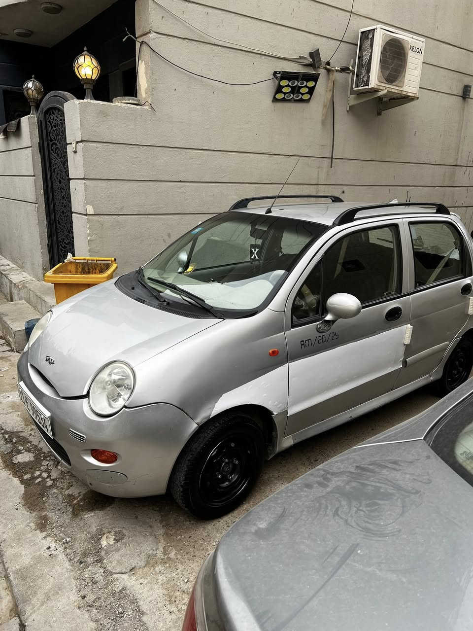 💕 كيو كيو 💕
للبيع مكفوله من كلشي  مال بنيه رايده 35 💵💵
وبيها مجال بسيط لحد يكسر بيها مكانها بغداد زيونة كير اوتو الرقم ***********

السيارة ماشيه 39 الف تقريبا 
تخم تاير جديد 
السيارة ما متعوبه
