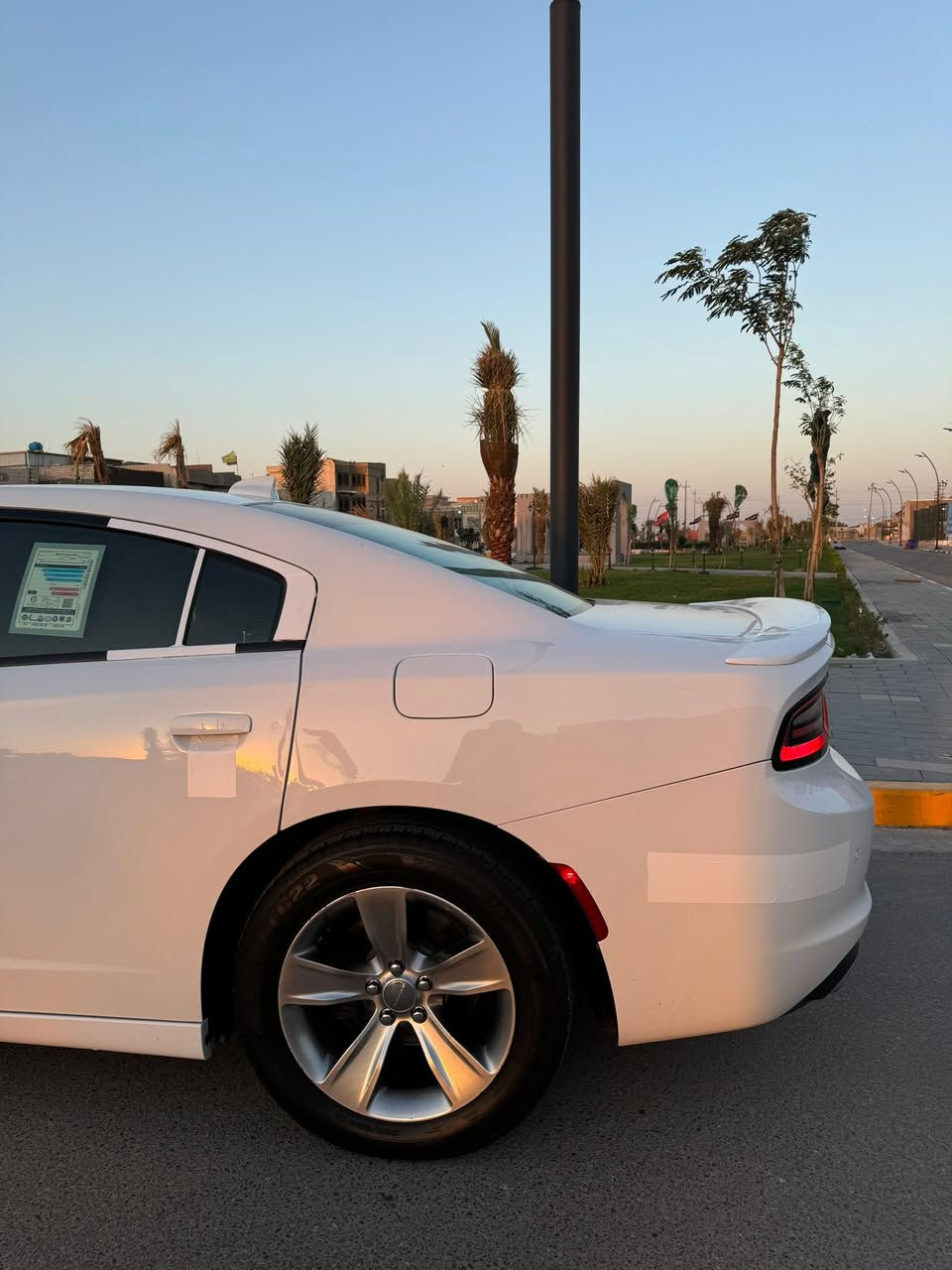 السلام عليكم جارجر sxtمديل 19كندي عداد 260 شفتات ستيرن كشن حاضن  حساس خلفي تشغيل عن بعد سيارهً كفاله عامه ماشيه90 رقم سليماني وكاله وتحويل بلخدمه  تراي زيرو شرط مكاني بصره دور الضباط ***********
