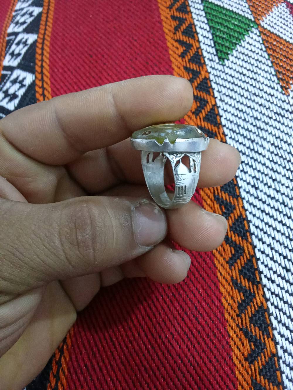 السلام عليكم محبس داودي مصور طير فضه عراقيه 925 سعره 40الف مكان بصره قبله 