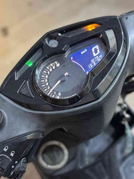 سلام عليكم عندي دراجه البيع اسمها سكنس ياباني دراجه نضيفه جاهزة مابيها اي نقص مكاني بغداد الكرخ البياع السعر 950 وبيها مجال قليل رقم الهاتف *********** وصور واضحه
