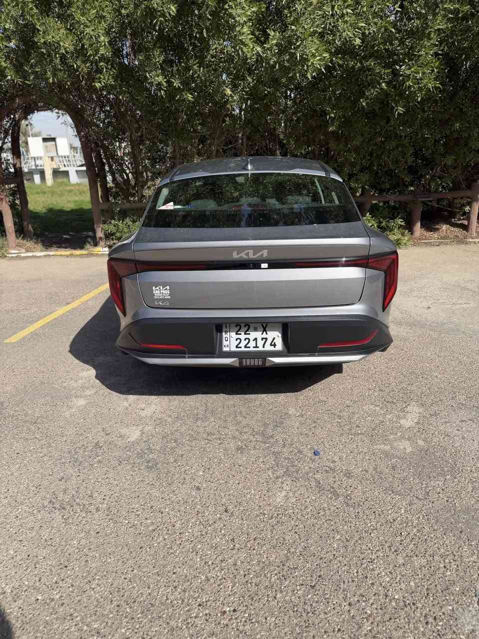 السلام عليكم كي 4 موديل 2025 ماشيا 2000  حادثه موضح بلصور بس باب  اشويه من الجاملغ  بدون ايرباك سياره مابيه اي نقص كله على وضع الشركه بسم عربي  رقم اربيل جاهزه السعر. 184 وبيها مجال  هاتف ***********
