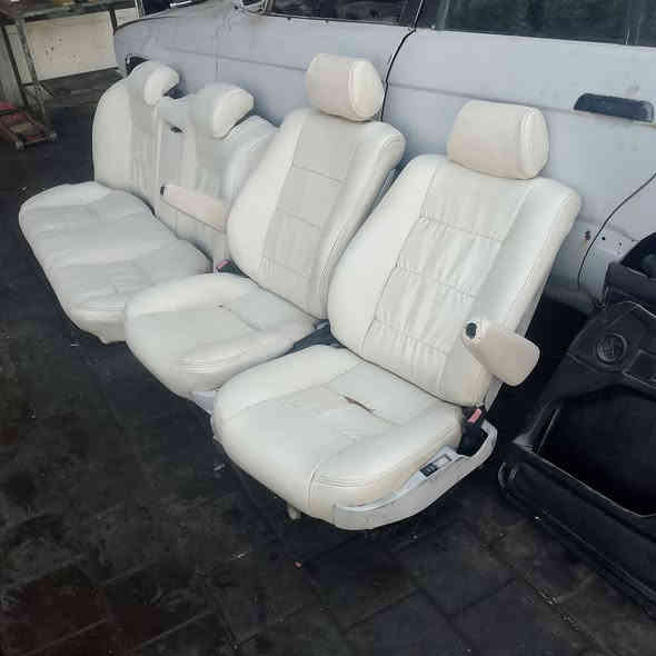 السلام عليكم...تخم كشنات 700 نظاف حيل السعر 175 مكاني بغداد ***********
