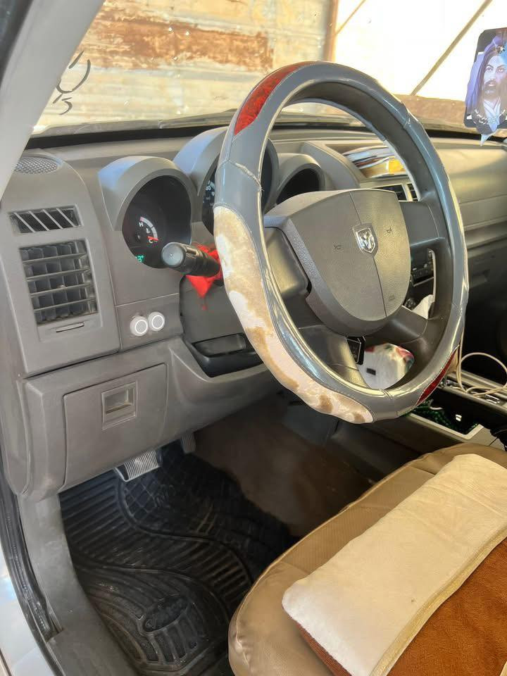 السلام عليكم 
دوج نيترو 2007 رقم سليمانيه 
مكانها بغداد السيارة جاهزة من كلشي
مابيها اي نقص
تبريد شغال تايرات باتري مكينة كير خير من الله
السعر 82 قابل للتفاوض والمراوس 
واتساب ***********
اتصال ***********
