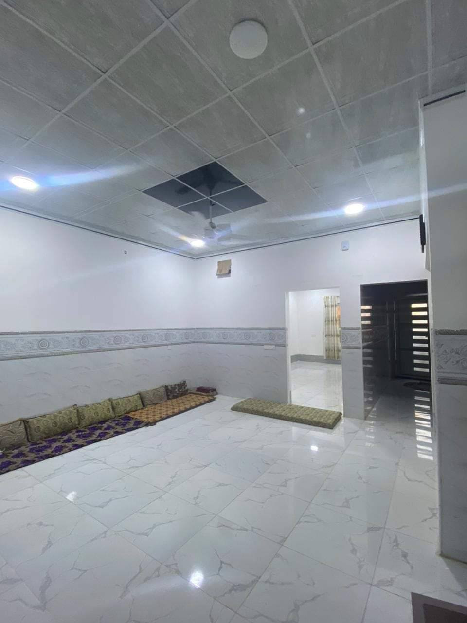 دار للبيع المساحه 150 متر التربيه الثالثه يتكون من طابقين الطابق الاول غرفتين نوم واستقبال مطبخ وصحيات ومنور الطابق الثاني غرفتين نوم وصحيات يرجى الاتصال على ارقام التاليه(***********)***********)
