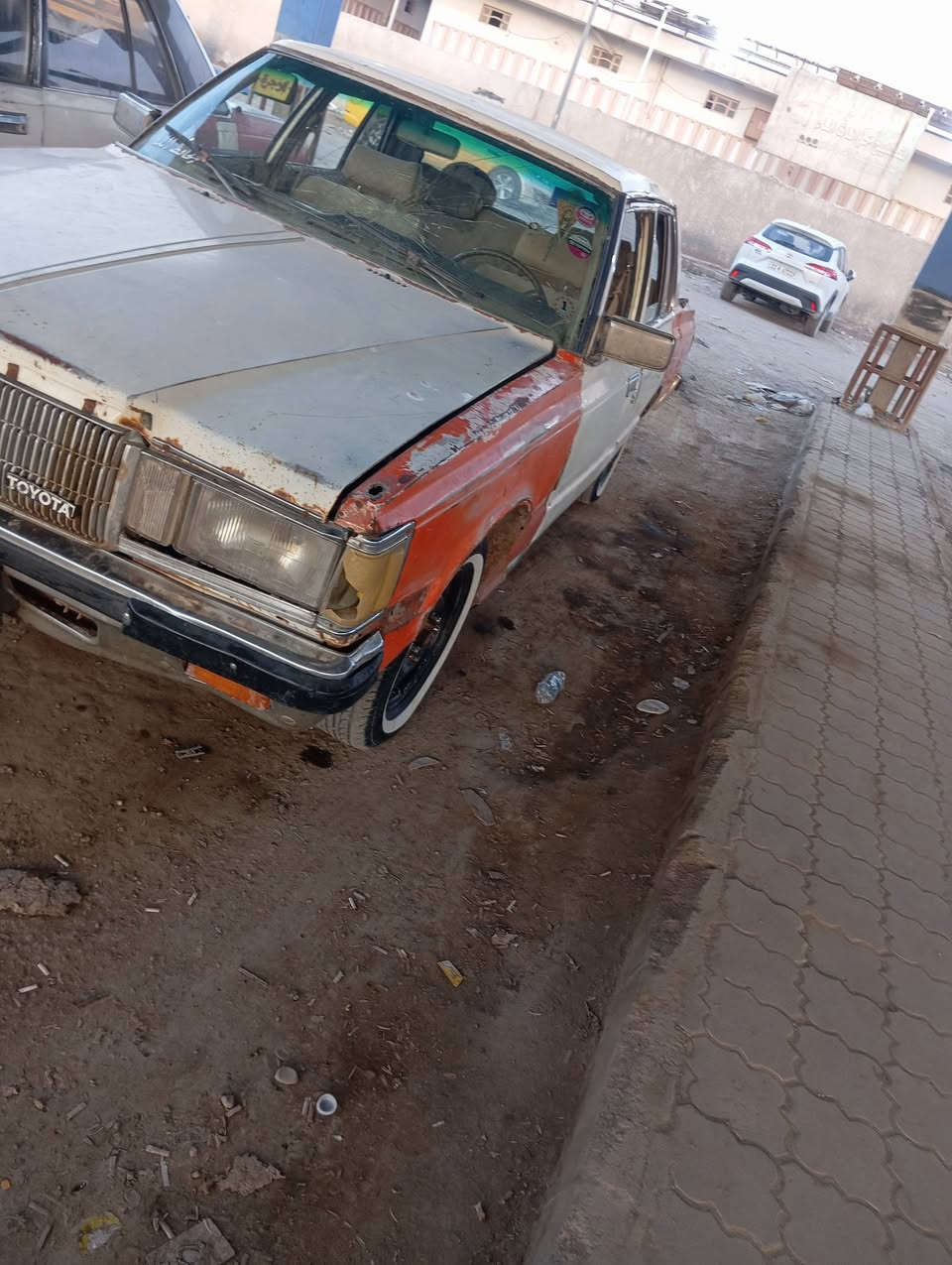 سياره سوبر موديل 82 للبيع مكانها الديوانيه سياره بها محرك بطه جاهز السياره الرقم هاتف ***********
