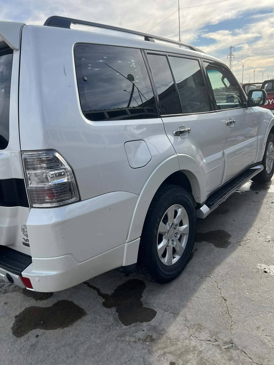 السلام عليكم
باجيرو موديل 2018 للبيع 
مواصفات كويتي فول عدى الدمام 
مكفوله كفالة عامة من الضربه والصبغ . تخم تاير جديد وحداديه جديدة 
السيارة جاهزة ما بيها اي نقص شادلها منظومة غاز ومسويلها عزل بورشة المفتاح ( معالج طسه )
رقمها سليمانيه تريد تحويل او وكاله 
السعر 205 وبيها مجال للشراي 
للأستفسار الاتصال على الرقم 
***********
أنور البديري
