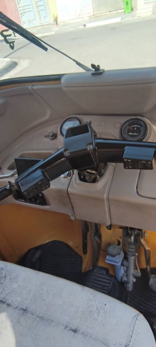 تكتك 21 بيه ضربه بس يم الباب
موضحه 

باقي كفاله ومحرك بس بوشه وبستم 

رقم نكليزي بسميً

مكاني كربلاء

سعر ٧٨٠٠
***********

وبيه مجال قليل جدا حك جية
