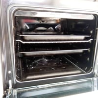 ئةم تةباخه بو فروشتن شتيكى خاوينه چوارچاوةكةى ئيش دهكات فرني ئيش ئةكات...