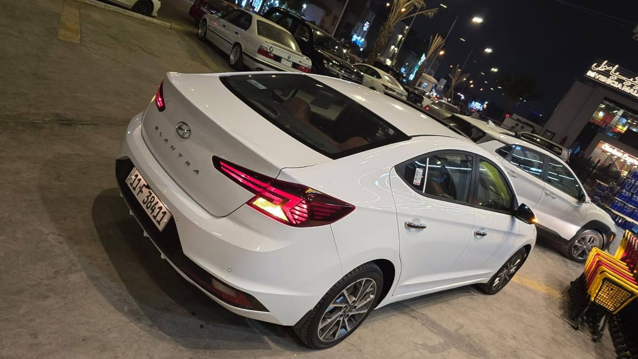 النترا خليجي ٢٠١٩ فول مواصفات
بعدها بتايرات الشركه
ماشيه ٦٥ الف وبسمي
محرك ٢٠٠٠ دوش المرغوب
كفاله من الضربه والصبغ والبارد
اخوان السياره على ايد وحده من الشركه بسمي وتحويل 
***********
السعر ١٦٢ وبيها مجال لشراي ويدلل
