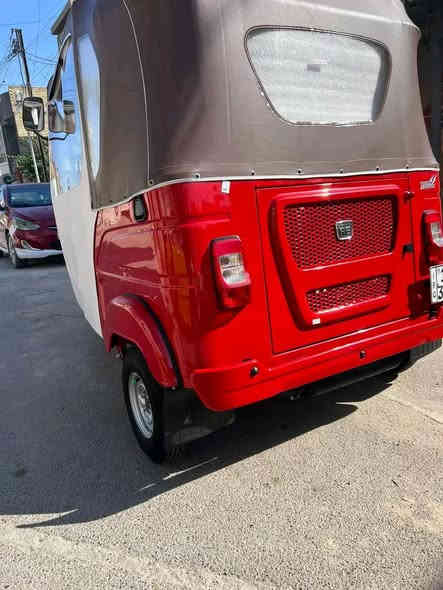 السلام عليكم تكتك مديل ٢٢ كفالة عامة كشر ومكينة المكان بلديات سعر 7وبيها مجال  اتصل ع ***********
