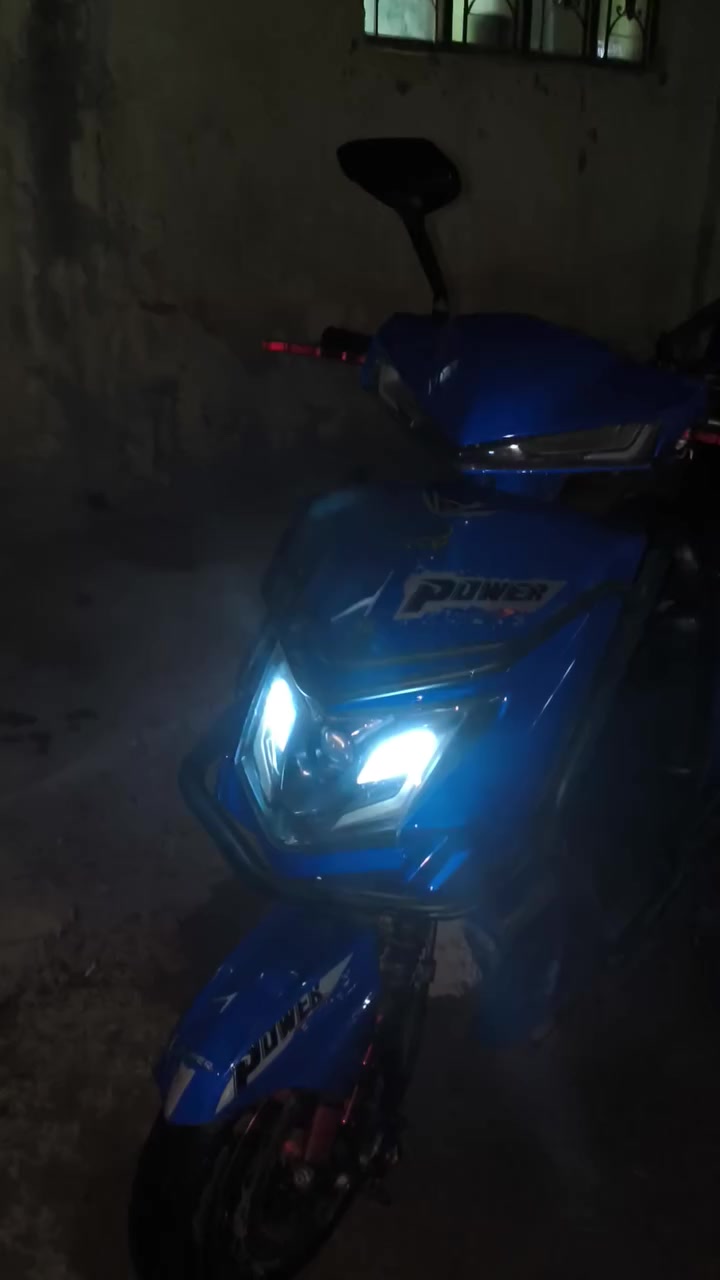 السلام عليكم دراجه شحن للبيع نضافه 95%تايرات جدد والباقي كلشي بيه بلادي ملف2000 /6باتريات صالي 3اشهر من ماخذه دبل بصمه دبل سويج نظامP+نظامR دراجه جديده وتمشي خير من الله مع خوذه اصليه المكان نجف السعر 550وبيه مجال للشراي والماعده عيوني اله للاستفسار خاص او واتساب ***********.
