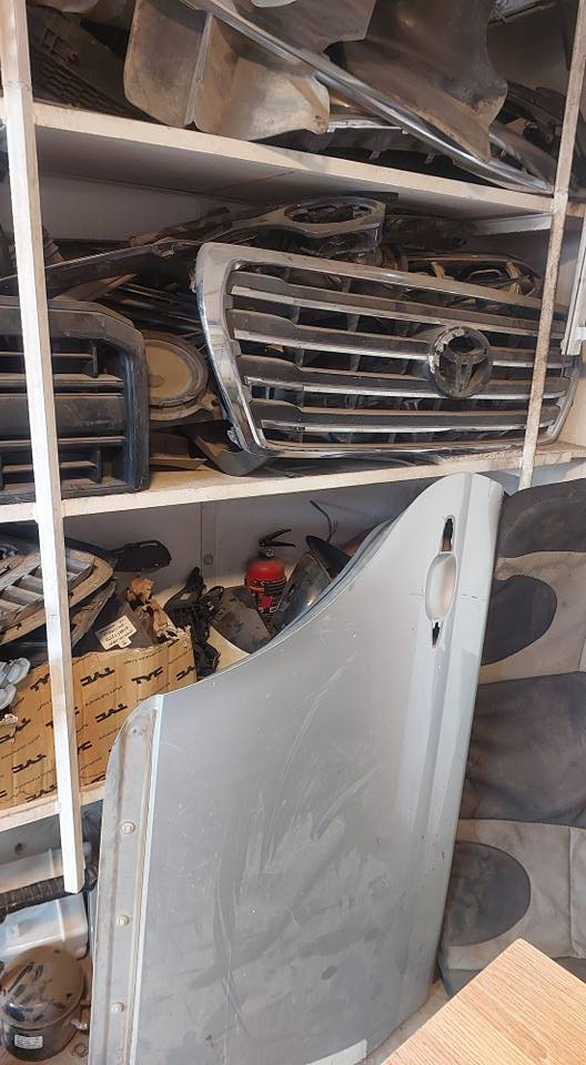 ئەو شیایە کامل  لایت هەمووی بلادییە هەمویان خاوێنن لەگەل ئەشیای سیارەیتر تێکەلە زۆرە ئەنواع سەیارەی تێدایە  هەمووی کامل بۆفرۆشتن هەمووی بەجملە    ***********
 
كل هاي الأشياء كاملة، كلها بلدي ونظيفة، ومخلوطة ويا أشياء ثانية. بيها أنواع هواية من السيارات. كلها كاملة للبيع بالجملة.  *********** أربيل, العراق
