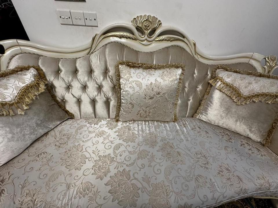 تخم ملكي للبيع نضيف جدا عشر مقاعد لون بيجي خشب درجه اولى استخدام كلش قليل سعره مليون و500 الاستفسار اتصال بالرقم ***********
