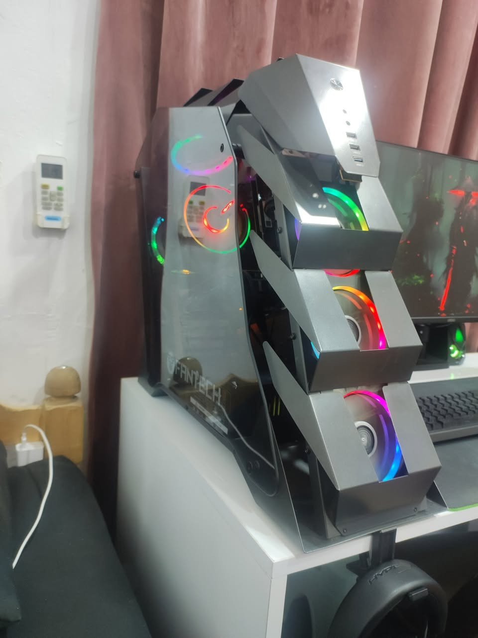 السلام عليكم

📝  ( PC GAMING )

  💻 مواصفات:/
  ▫️  CPU:/  ( AMD RYZEN™ 5 5600 6-CORE, 12-THREAD )
  ▫️  CPU:/  ( COOLER :/ ( ABKONCORE CT404B DUAL SYNC )
  ▫️  GPU:/  ( NVIDIA™ GEFORCE ® GTX 1650 SUPER  GALAX 2FAN ) 
  ▫️  M.B:/   ( ASROCK B450M DS3H V2 / M.2 )
  ▫️  RAM:/  ( G.SKILL 16GB ( 2x8GB ) DDR4  3200MHZ )
  ▫️  P.U.S:/ ( 550W 80+ BRONZE ) 
  ▫️  STORAGE:/  ( SSD 1T )
  ▫️  CASE:/ ( CGX7 COBALT 7FAN FULL RGB ) 

📝اخوان بس الكيس سعرة 125 الف واكثر بدون مراوح ويمكم الحساب
 
💰 السعر: 620,000 مع الكرت 
💰 السعر بدون الكرت : 520,000  

📍 مكاني: بغداد - الأعظمية
🚚 التوصيل: بغداد (5 آلاف) | المحافظات (6 آلاف)
📞 رقمي: ***********

#Metus
