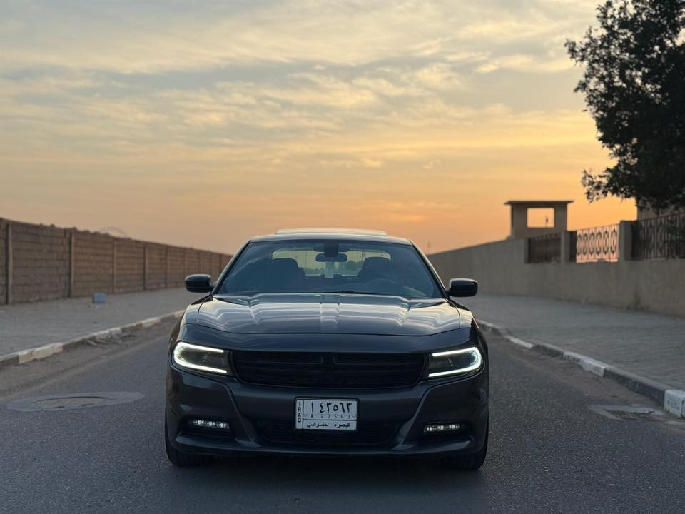 چارجر موديل 21 السياره جديده ومابيها دحچات ولا مهموله 
بيها مكانين صبغ فقط 
لا ايرباگ طاگ 
ولا شاصي ولا لغد ابد
سيارة استعمال شخصي من البيت للدوام فقط 
سعرها 225 وبيها مجال بسيط 
مكانها بحي الاصدقاء ومتواجد عالواتساب ***********
