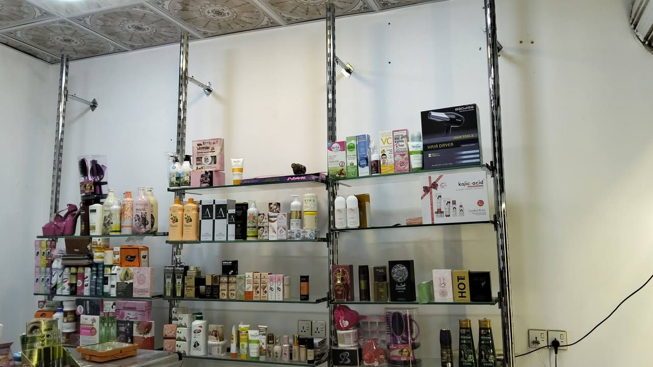 للبيع رفوف محل كوزمتك / موبايلات / كماليات ) - كركوك
العدد 13 رف زجاجي + 4 سكك حديد.

نوع الزجاج بامبو سميك درجة أولى بحالة ممتازة.

طول السكك : 3 متر ارتفاع كامل).

الحالة مستعمل نظيف جداً وكامل مع كافة الحمالات (البراكيت).

السعر 250 ألف] وبي مجال 

الموقع: كركوك.


**إذا كنت صاحب هذا الإعلان وتريد حذفه لأي سبب، رجاءا أرسل رسالة إلى الدعم الفني**