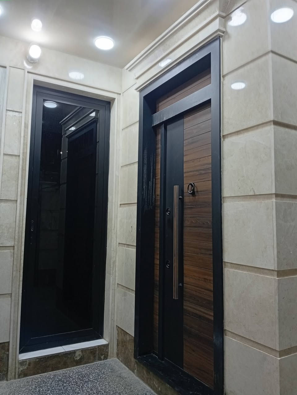 دار كلش حلوه طابقين طابو ملك صرف مساحاء 125موقع الدار عبيدي شارع 20 رأسه يحتوي الدار 4غرف نوم سعر 240اب سعر ***********
