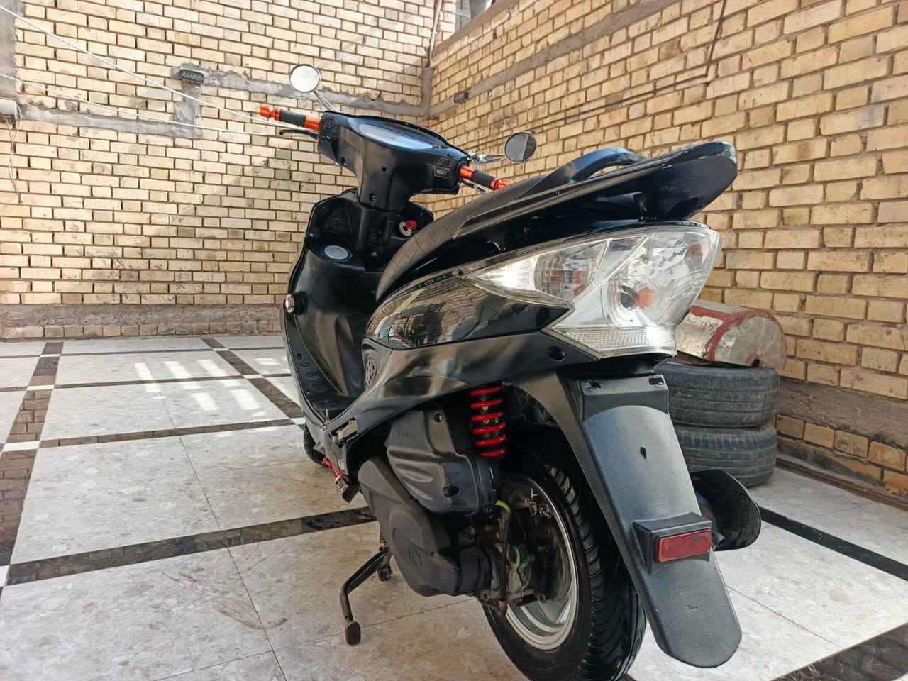 سلام عليكم كامكو في تو V2للببع موديل 16 ام الطلاعات بك لايت كريستال السعر 700 وبيه  
***********
