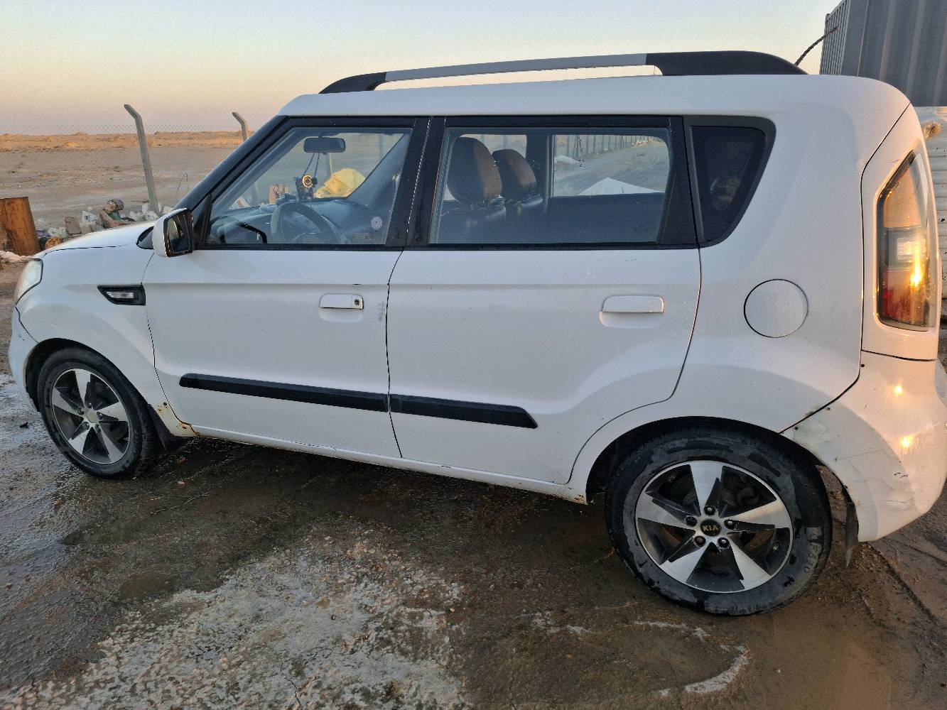 كيا صول 2010 امريكي گير عادي
محركها 2.0L دوش 
السعر :  75 وبيها مجال
مسجلة بإسمي، تريد وكالة او مداور
السيارة جاهزة حدادية وتايرات جدد، مبدل دعامية امامية، الچاملغ الايمن و البنيد بيهن ضربة موضحة بالصور
رقم الهاتف : ***********