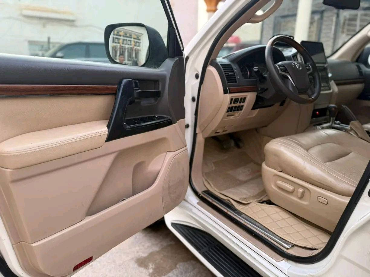 لاندكروزر 2014 محدثه 21 داخلي وخارج سياره جديده بالباكيت بيها كافيه بسيطه جدا جاهزه من الدعاميه للدعاميه ادامه كامله السعر مناسب جدا 245 بيع سريع العنوان حله ناحيه الطليعه***********
