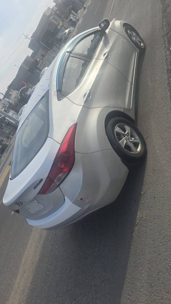 هونداي الانترا افانتي كوري موديل 2012 بصره تحويل مباشر محرك 1600 جاهزه محرك كير حداده تبريد تدفأه طخم تاير منظومه زنون متكامله حساسات خلفيه كامره شاشه تاب دسك خلفي السياره مكفوله من الضربه والحادث اما الكوري ماينكفل من الصبغ الكل يعرف العنوان البصره السعر ٨٧ مجال قليل بدون مراوس ابيع فقط *********** البصرة, العراق
