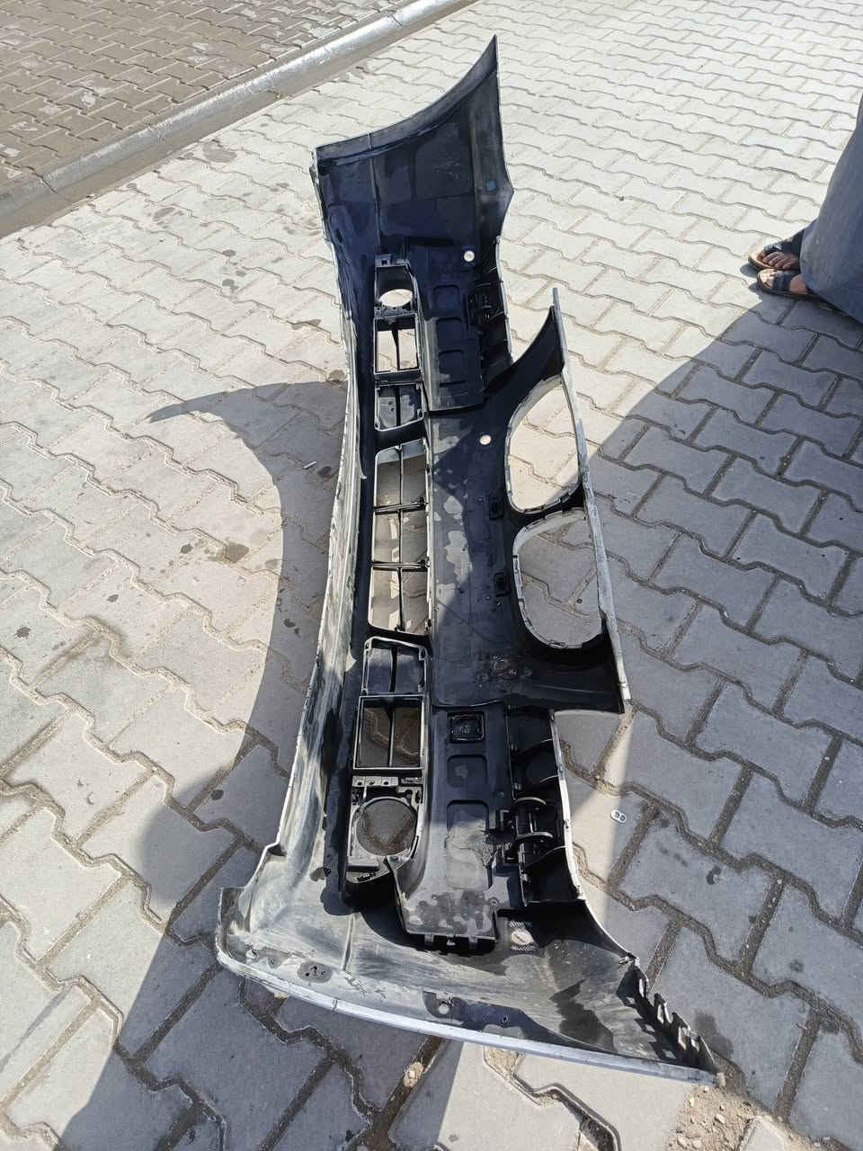 للبيع وعندي اماميه وخلفيه سود الوحدة 75 الف قفل والتوصيل ع المشتري التواصل *********** المكان الكوت
