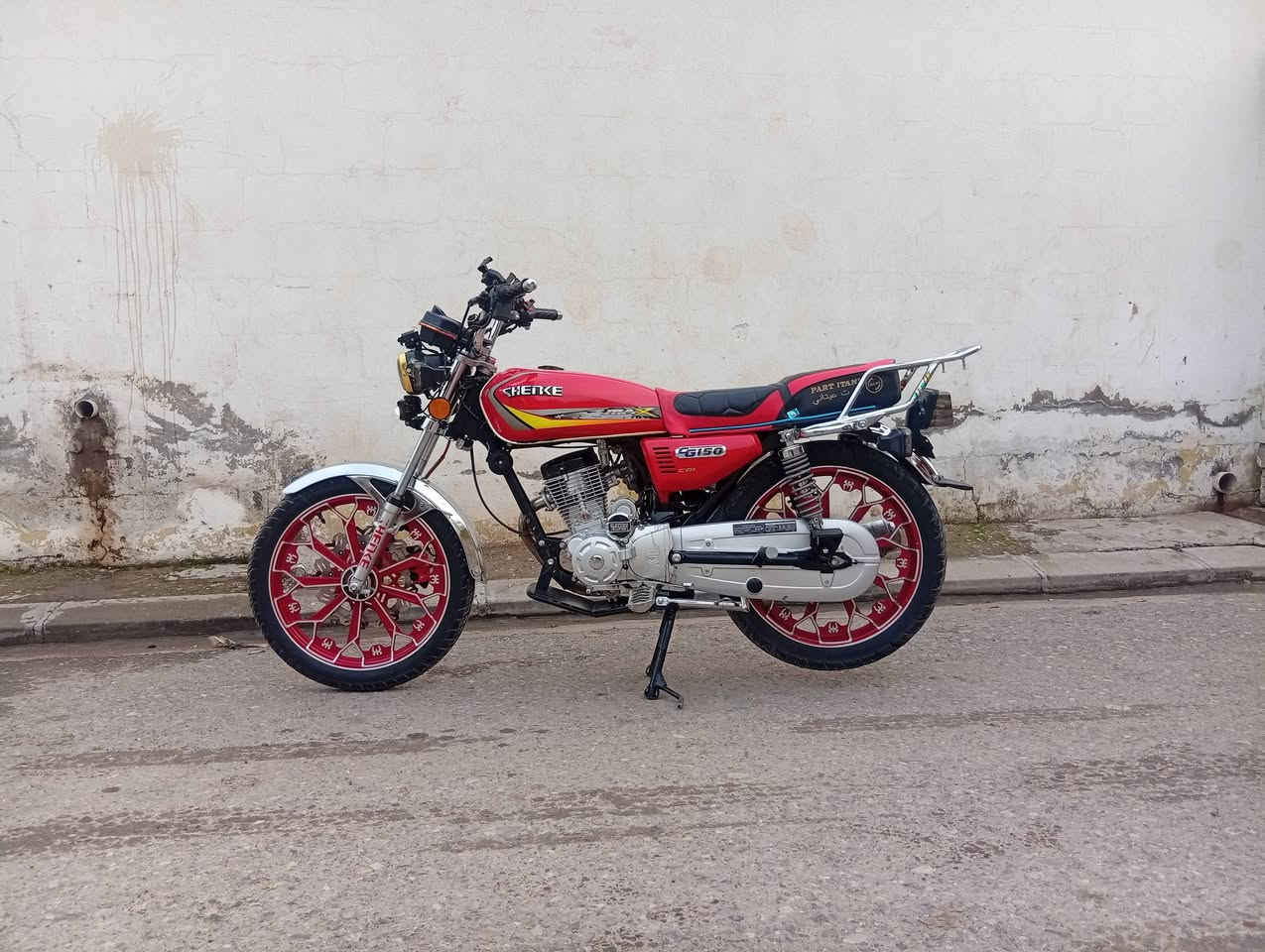 سولينك للبيع منفيس مكينه كبس كله شغال موديل 2024 سعر 560 ألف وبي مجال شراي يتصل ***********
