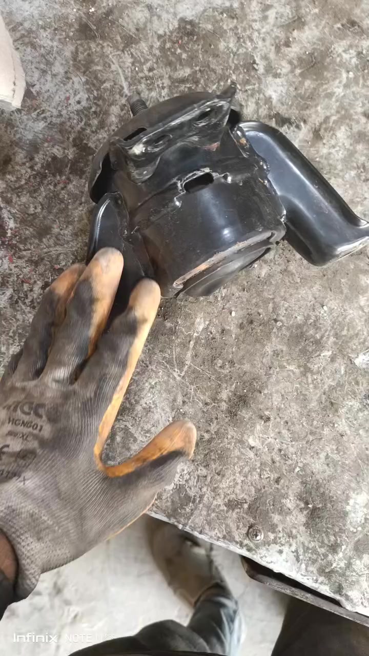 ورشة حدادية كرار العيساوي لكافه انواع السيارات عنوان حي الصناعي محلات الملعب خلف ملعب الكوفه ***********
