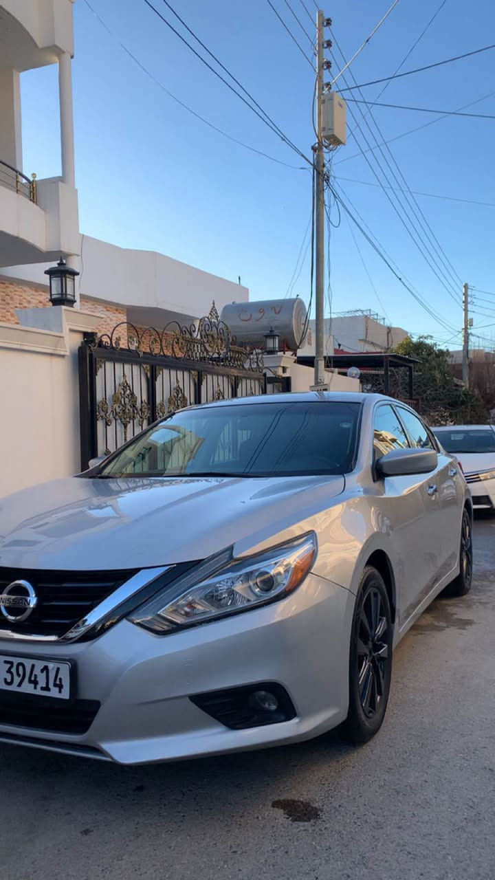 نیسان ئاڵتیما مۆدیل ٢٠١٧ رەنگ سلڤەر سەیارەکە ٢ پارچەی بۆیاغە پێش و پاشی کەپسی پەرەشوتیەکانیشی کەپسە نەتەقیوە کەمەک تەزرەشی هەیە سەیارەکە مواسەفات رادارە شەغالە بەسمەیە ویل گەورەیە سەیارەکە رەقەم و سەنەوی تاکوو ٢٠٣٠ نوێیە بە ناوی خۆمە سەیەرەکە گێر و مەکینەشی بەشەرتە بەردە گزۆزی بیلادی تەنها ٩٠ میل رۆیشتوە
رەقەم تەلەفۆن:***********
شوێن:سۆران
نرخ:١١٧ مرغصور, أربيل
